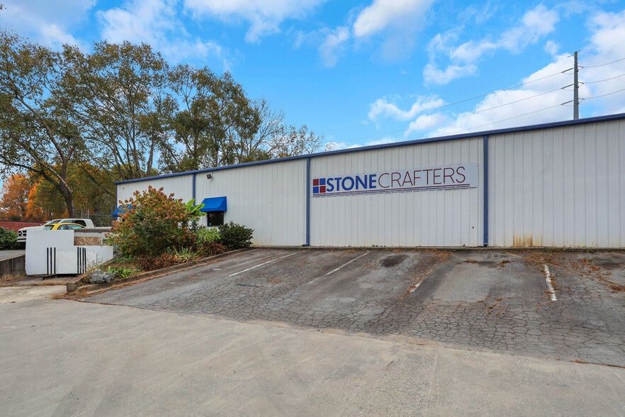 1385 English St NW, Atlanta, GA for sale - Building Photo - Image 2 of 31