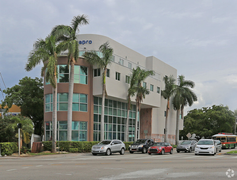 770 Ponce de Leon Blvd, Coral Gables, FL for rent - Primary Photo - Image 3 of 79