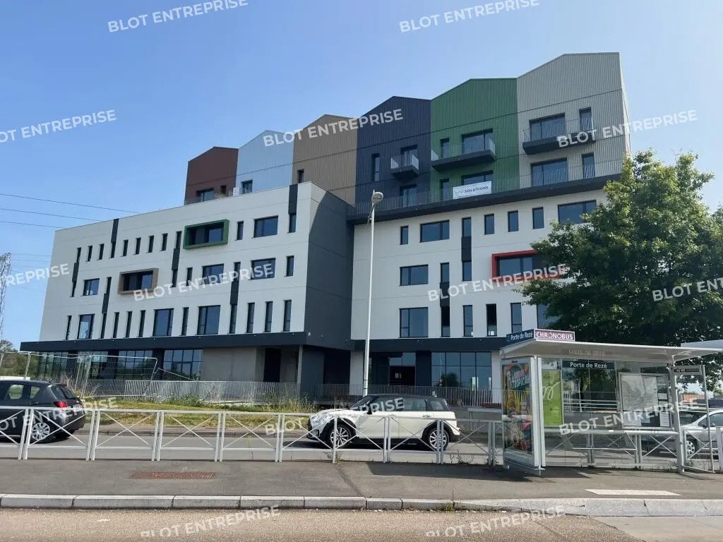 Vente Bureaux 442 m² - Photo 1