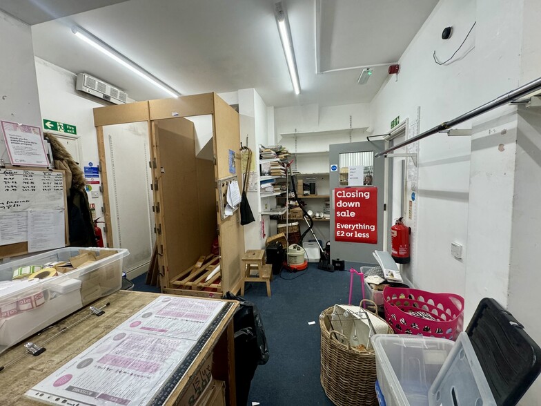 22 High St, Rushden to rent - Building Photo - Image 3 of 4