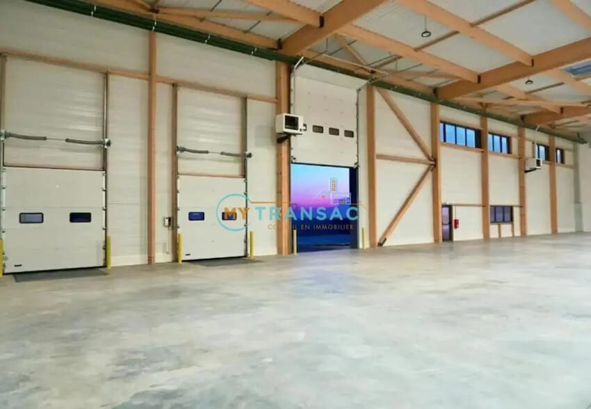 Light Industrial in Louvres to rent - Interior Photo - Image 2 of 34