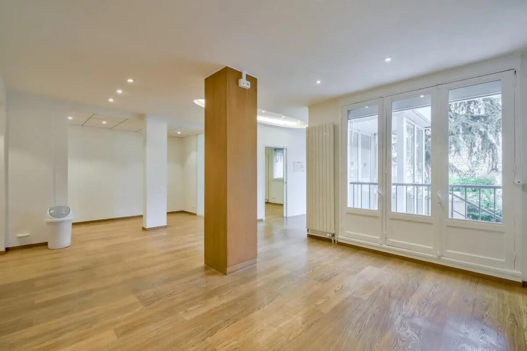 Location Bureaux 180 m² - Photo 1