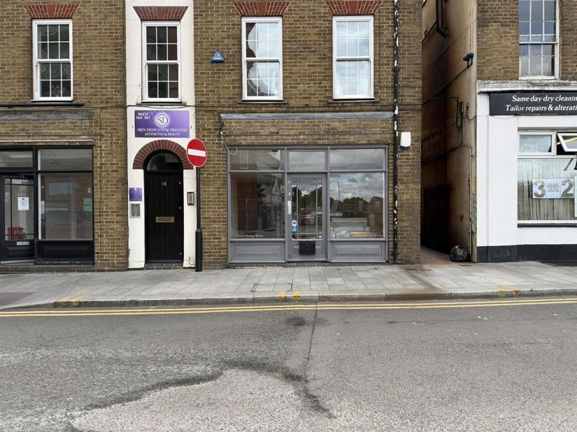 19 Stone St, Gravesend to rent Building Photo- Image 1 of 3