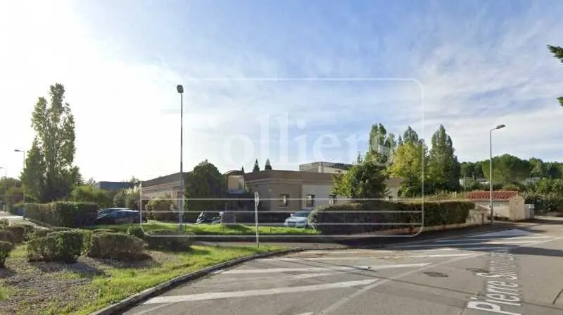 Location Bureaux 585 m² - Photo 1
