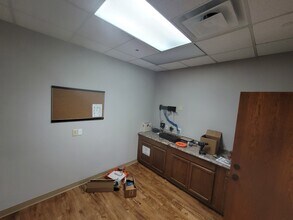 7585-7595 E Redfield Rd, Scottsdale, AZ to rent Interior Photo- Image 2 of 9