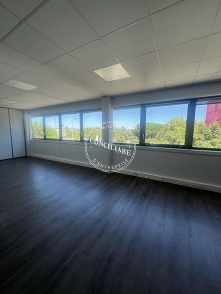 Office in Labège to rent - Interior Photo - Image 1 of 5