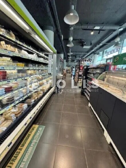 Office in Nanterre to rent - Interior Photo - Image 2 of 3