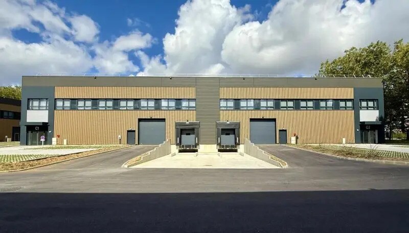 8 Rue Denis Papin, Trappes to rent Building Photo- Image 1 of 9