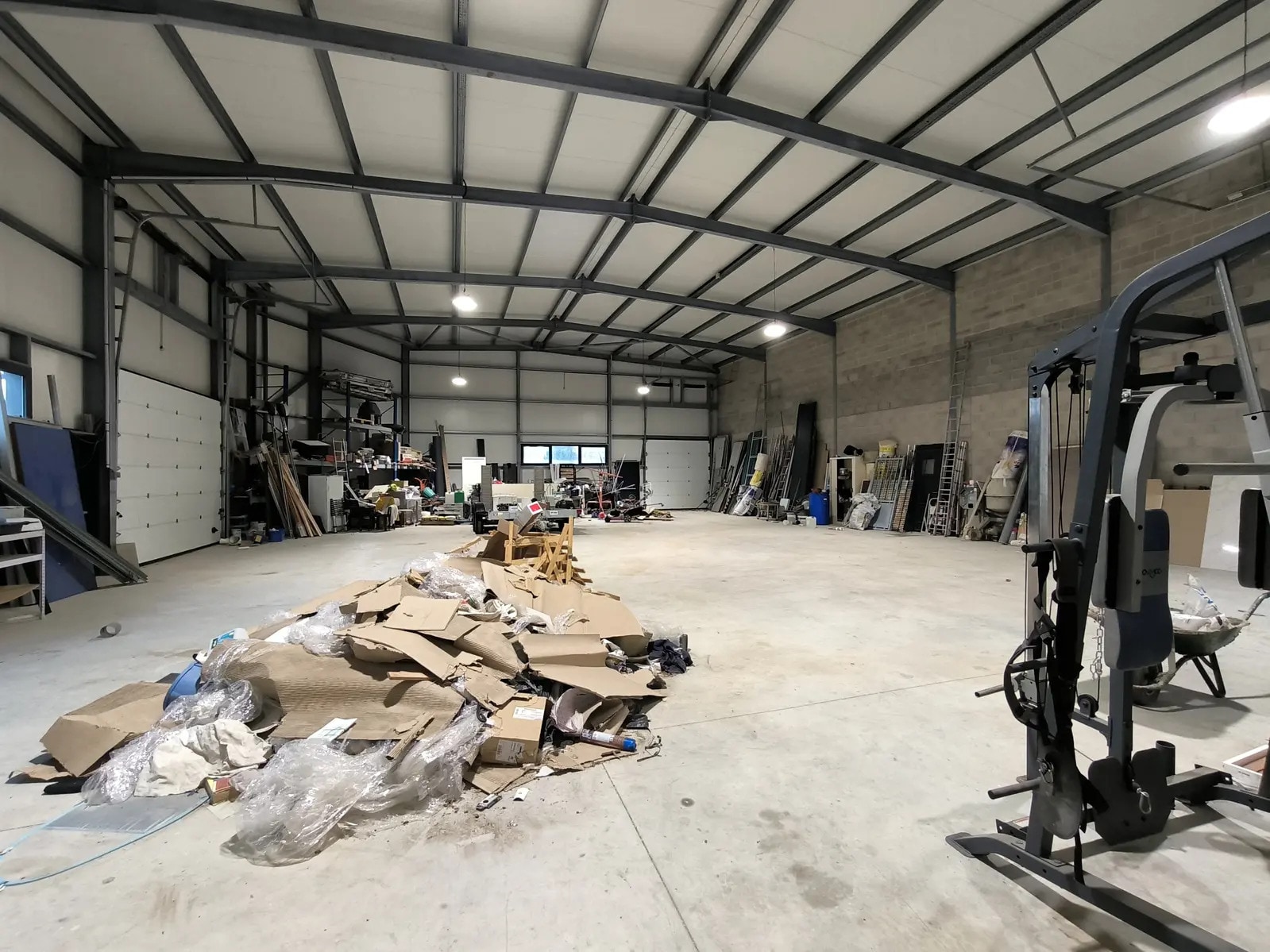 Light Industrial in Saint-Leu-la-Forêt to rent Interior Photo- Image 1 of 5