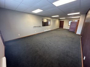 708 Howard Ave, Saint Paul, NE for rent Interior Photo- Image 2 of 5