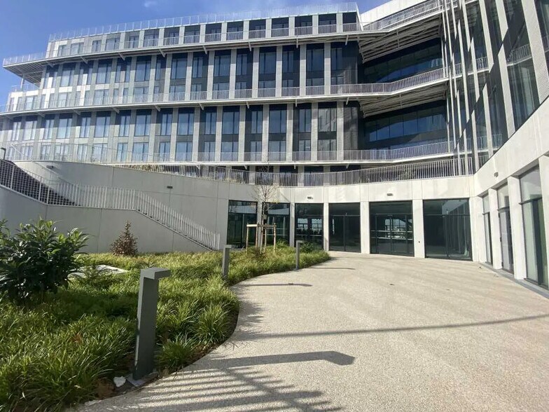 Office in Bobigny to rent - Building Photo - Image 1 of 19