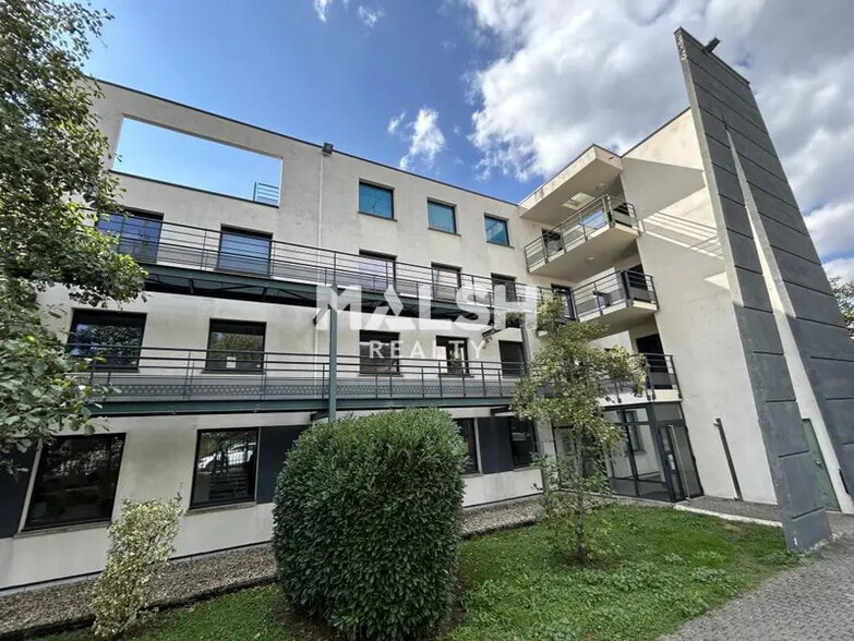 Office in Brignais to rent - Building Photo - Image 1 of 7