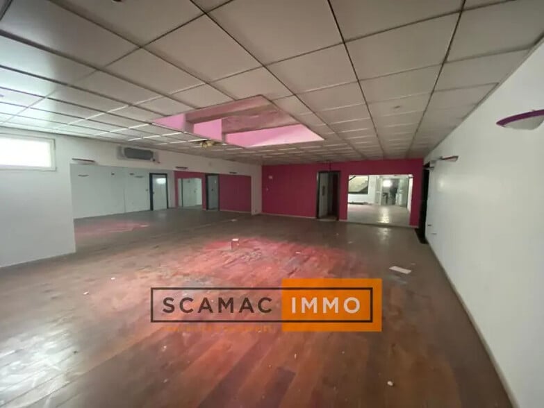 Retail in Marseille to rent - Interior Photo - Image 3 of 5