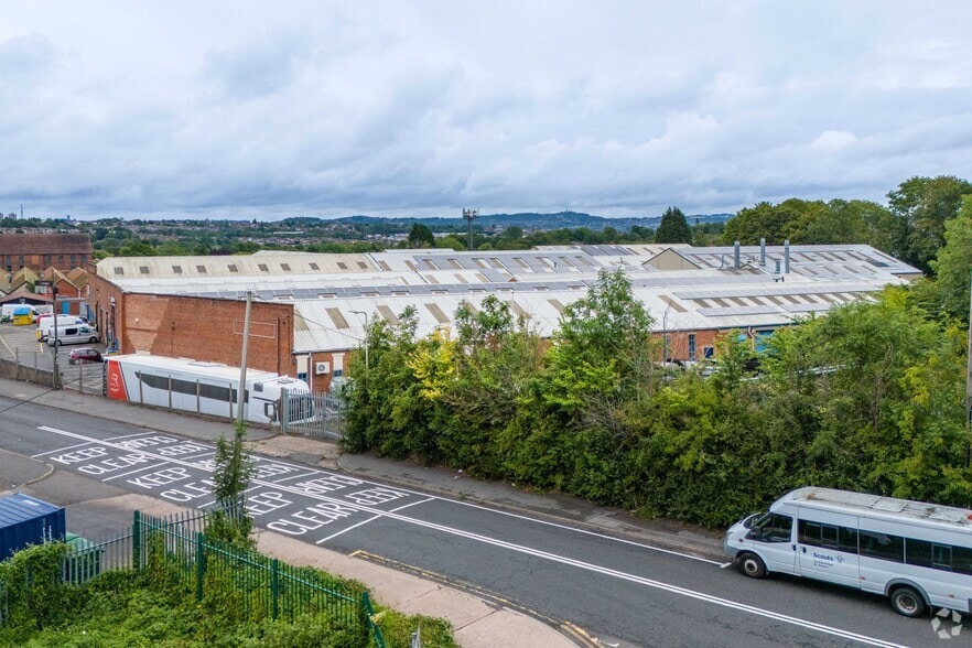 Rufford Rd, Stourbridge to rent - Building Photo - Image 3 of 5