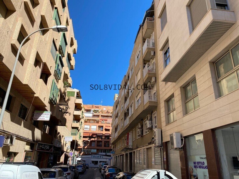 Carrer Reyes Católicos, 1, Orihuela, Alicante to rent - Building Photo - Image 2 of 11