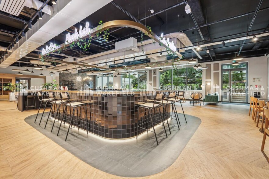 Office in Issy-les-Moulineaux to rent - Interior Photo - Image 1 of 13
