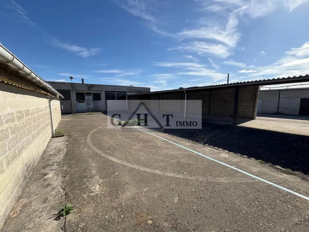 Location Entrepôt 530 m² - Photo 1