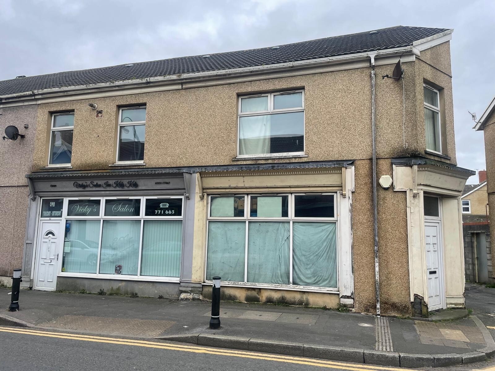 30-32 New Dock Rd, Llanelli for sale Building Photo- Image 1 of 1