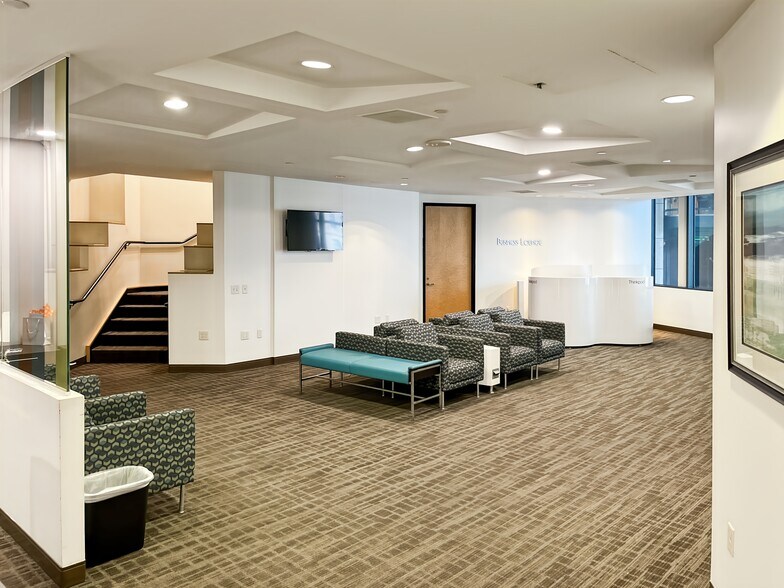 402 W Broadway, San Diego, CA to rent - Interior Photo - Image 3 of 13