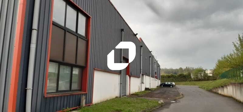 2 Avenue Du Montboulon, Saint-Soupplets to rent - Building Photo - Image 2 of 13