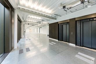 60-70 Shorts Gdns, London to rent Interior Photo- Image 2 of 4