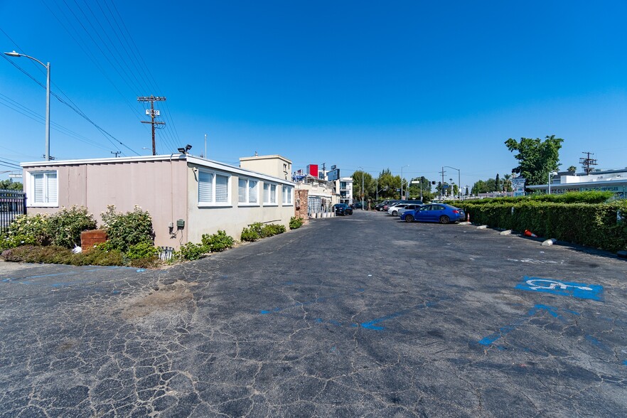 13651 Oxnard St, Van Nuys, CA for rent - Building Photo - Image 2 of 32