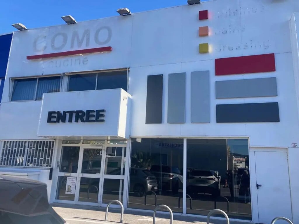 Location Commerce 450 m² - Photo 1