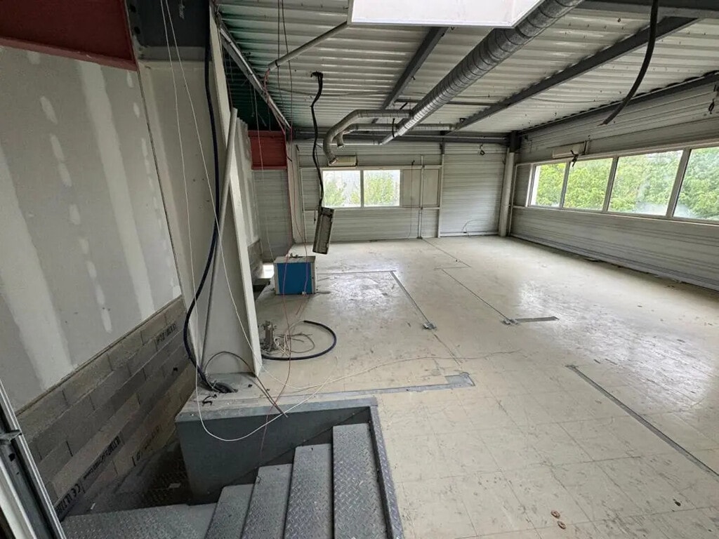 Location Bureaux 290 m² - Photo 1