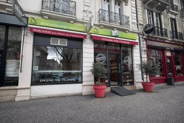 Location Commerce 92 m² - Photo 1