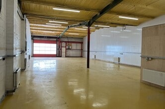 Fircroft Way, Edenbridge to rent Interior Photo- Image 2 of 4