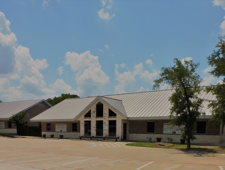 240 E Evergreen St, Sherman, TX for rent - Building Photo - Image 1 of 7