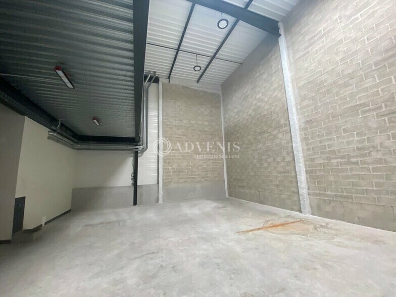 Light Industrial in Les Pavillons-sous-Bois to rent - Interior Photo - Image 3 of 8
