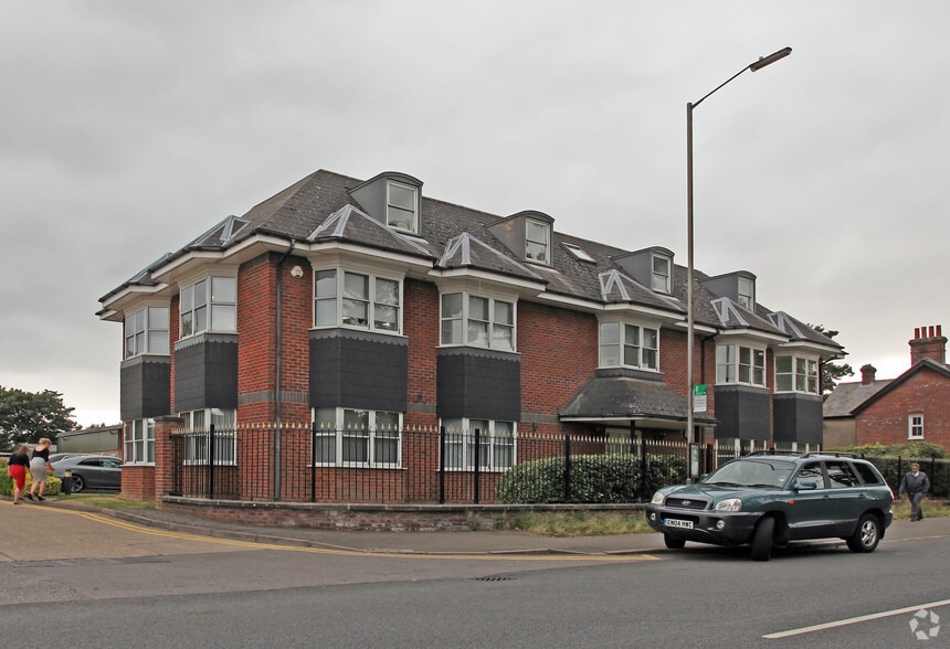 Wycombe Rd, Stokenchurch for sale - Primary Photo - Image 1 of 1