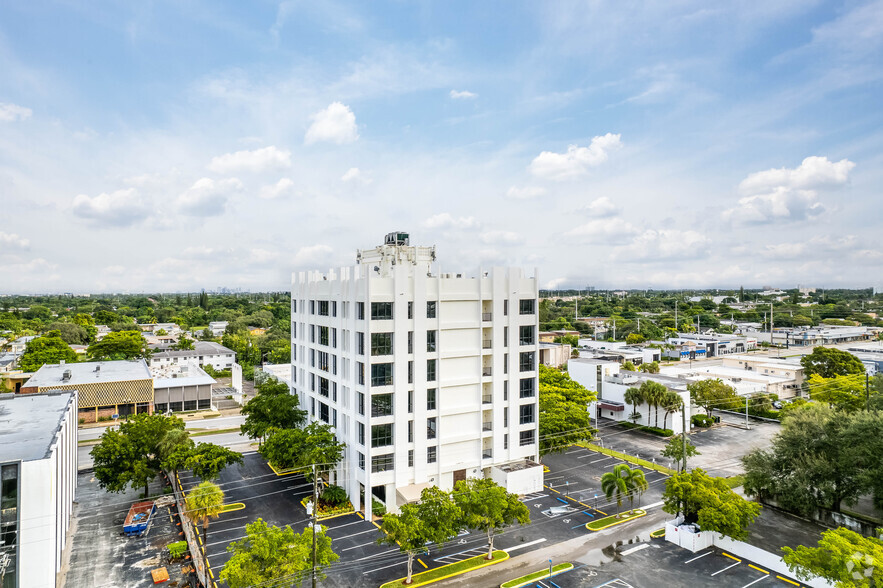 2450 Hollywood Blvd, Hollywood, FL for sale - Building Photo - Image 3 of 28