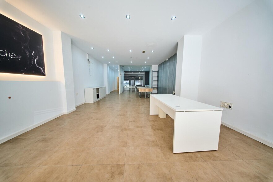 Calle Conde Cifuentes, Granada, Granada for sale - Interior Photo - Image 2 of 22