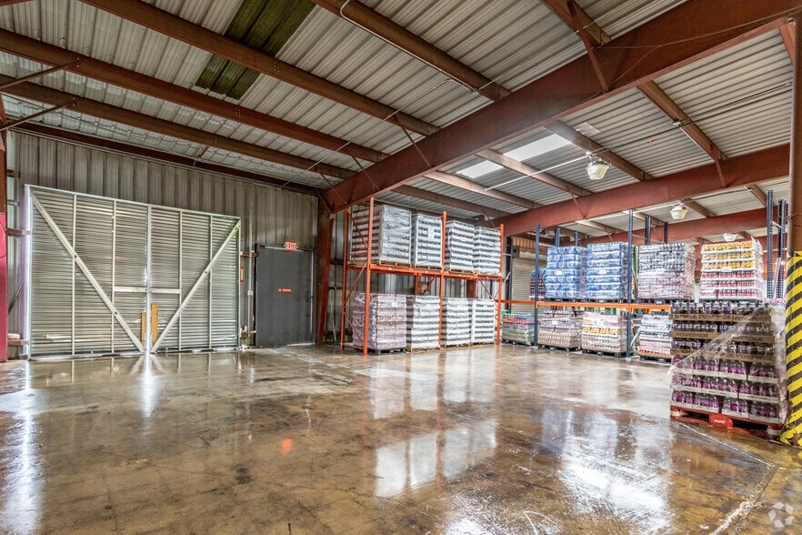 10511 Wetmore Rd, San Antonio, TX to rent - Interior Photo - Image 2 of 13