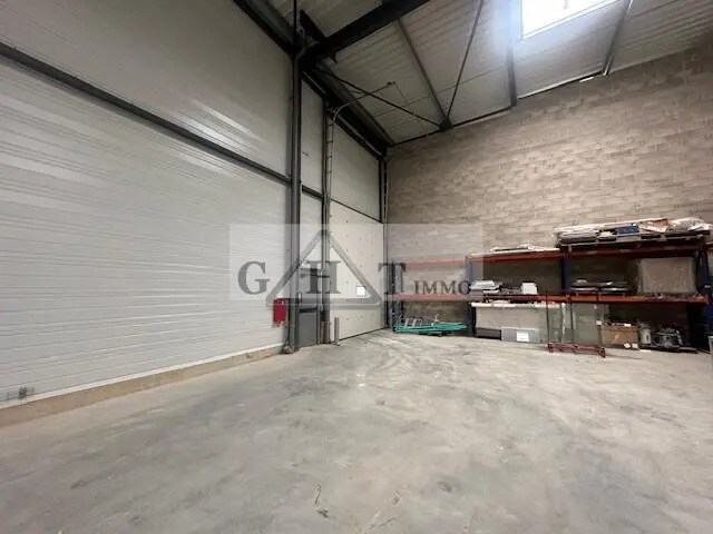 Location Entrepôt 356 m² - Photo 1