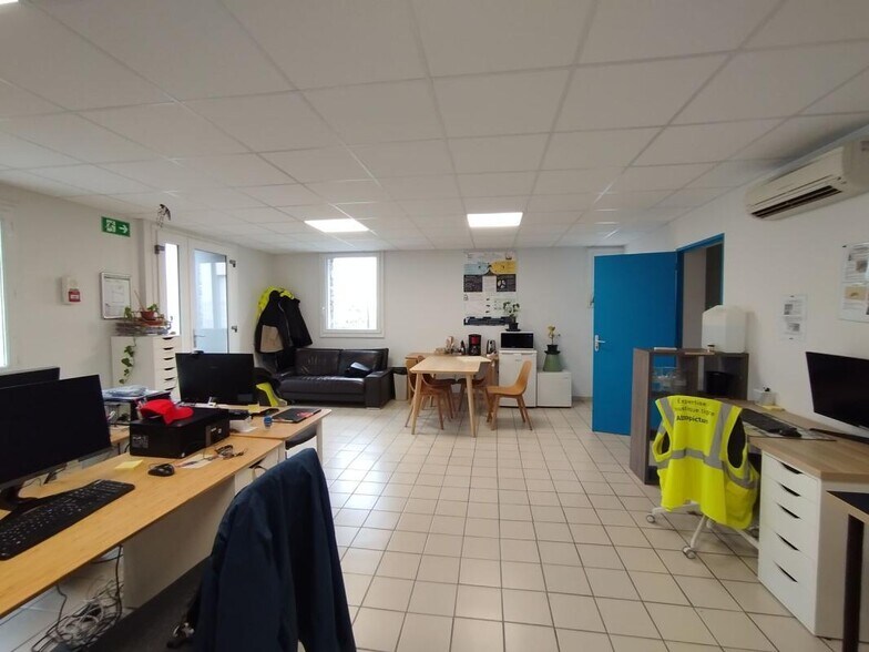 Light Industrial in Muret to rent - Interior Photo - Image 3 of 4