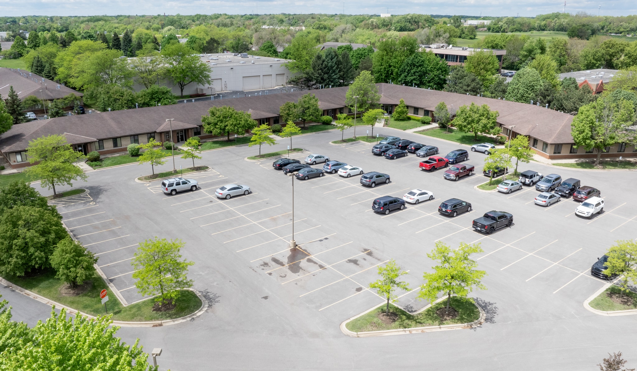 390 Congress Pky, Crystal Lake, IL to rent Building Photo- Image 1 of 17