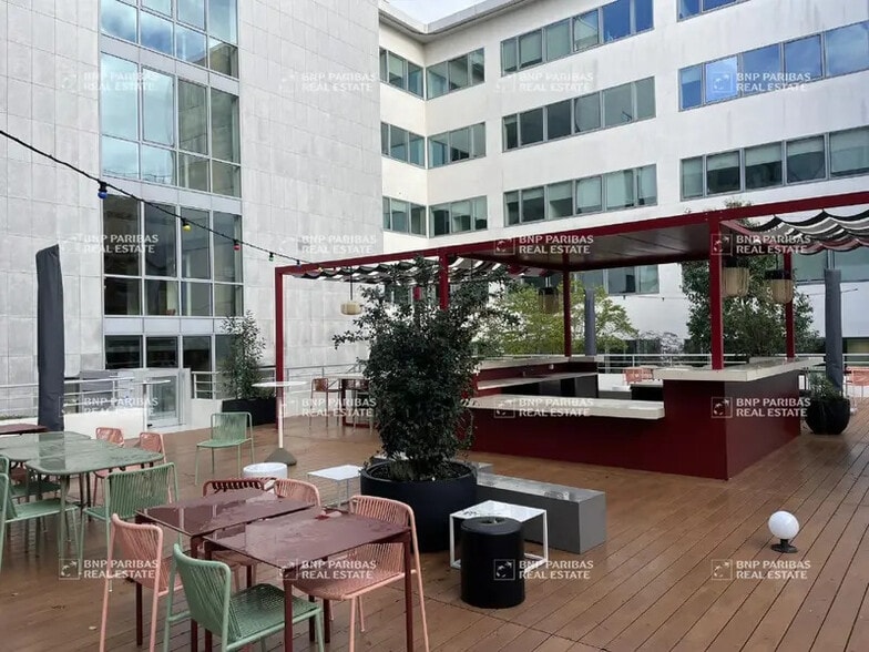 27 Rue Victor Hugo, Ivry-sur-Seine to rent - Building Photo - Image 2 of 16
