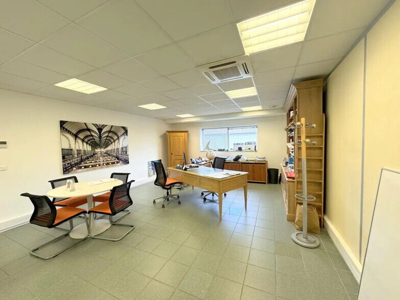 Office in Houilles to rent - Interior Photo - Image 3 of 11