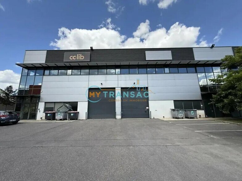 Light Industrial in Saint-Denis to rent - Building Photo - Image 1 of 15