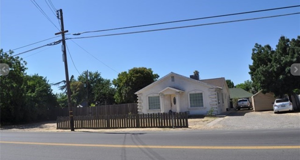 1208 Kansas Ave, Modesto, CA for sale - Primary Photo - Image 1 of 1