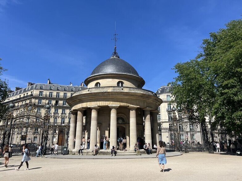 Office in Paris for sale - Building Photo - Image 2 of 3