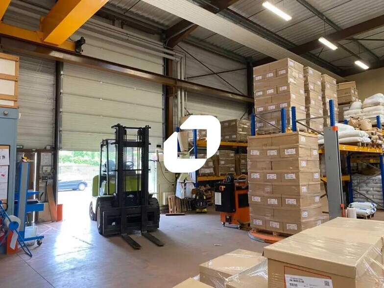 Light Industrial in Cergy to rent - Interior Photo - Image 3 of 10