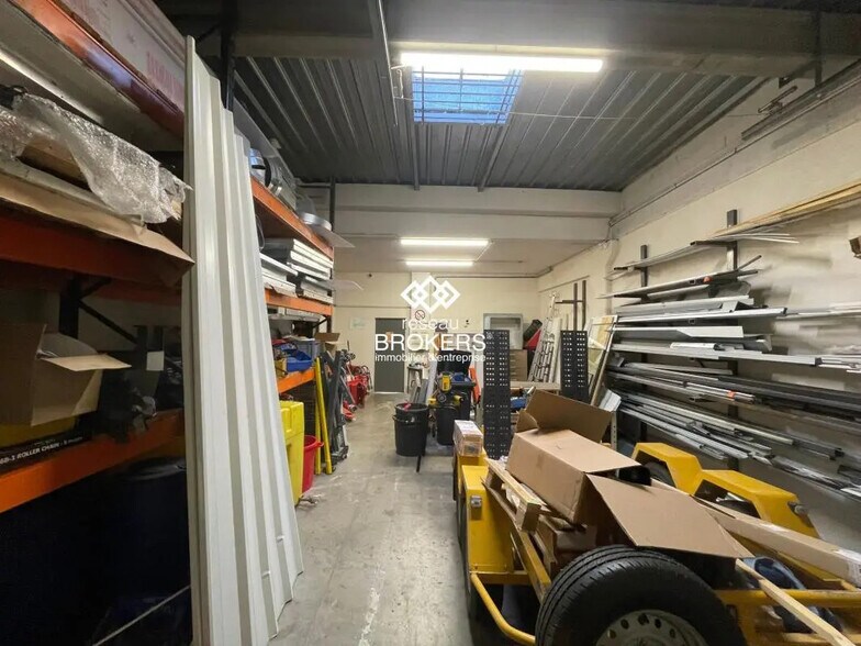 Industrial in Vitrolles to rent - Interior Photo - Image 3 of 6