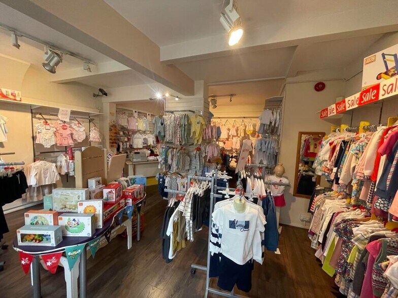 8 Albert St, Rugby to rent - Interior Photo - Image 2 of 3