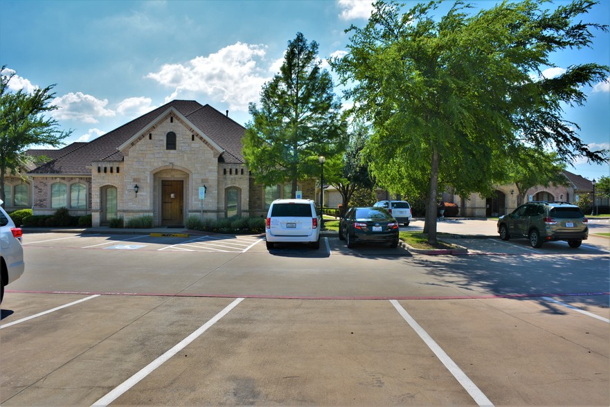 8313 Whitley Rd, Watauga, TX for rent - Building Photo - Image 3 of 13