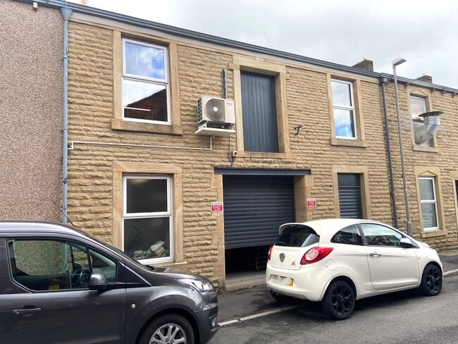 More details for 9 Taylor St W, Accrington - Office for Sale