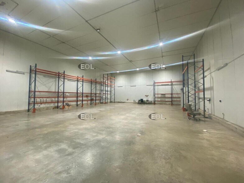 Industrial in Meaux to rent - Interior Photo - Image 3 of 7